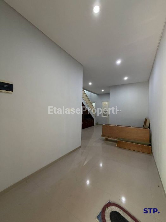 Foto properti Rumah Siap Huni 2 Lantai Di Wisma Kedung Asem Indah, MERR 2