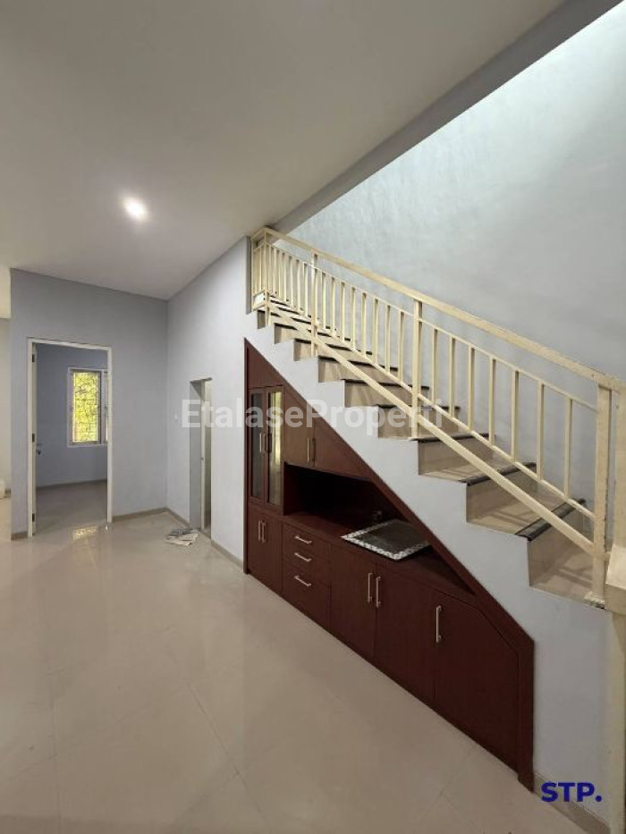 Foto properti Rumah Siap Huni 2 Lantai Di Wisma Kedung Asem Indah, MERR 3