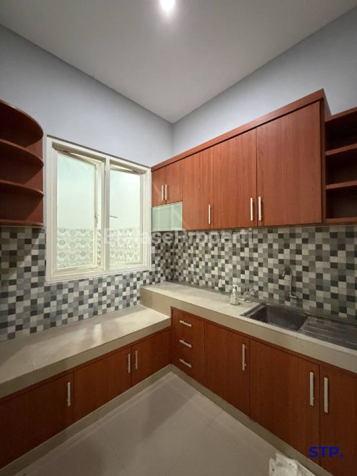 Foto properti Rumah Siap Huni 2 Lantai Di Wisma Kedung Asem Indah, MERR 4