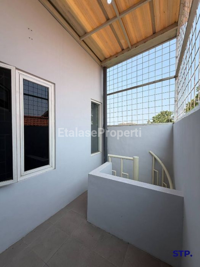 Foto properti Rumah Siap Huni 2 Lantai Di Wisma Kedung Asem Indah, MERR 6