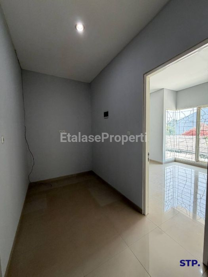 Foto properti Rumah Siap Huni 2 Lantai Di Wisma Kedung Asem Indah, MERR 8