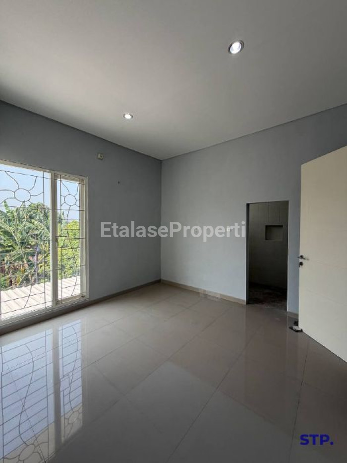 Foto properti Rumah Siap Huni 2 Lantai Di Wisma Kedung Asem Indah, MERR 9
