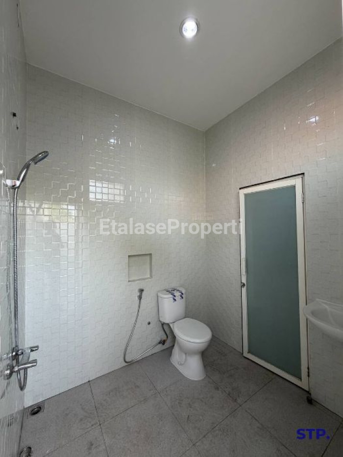 Foto properti Rumah Siap Huni 2 Lantai Di Wisma Kedung Asem Indah, MERR 10
