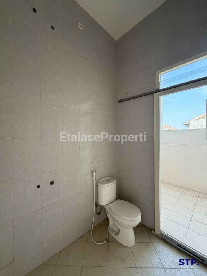 Foto properti Rumah Baru Modern 2 Lantai Di Rungkut Menanggal Harapan 10