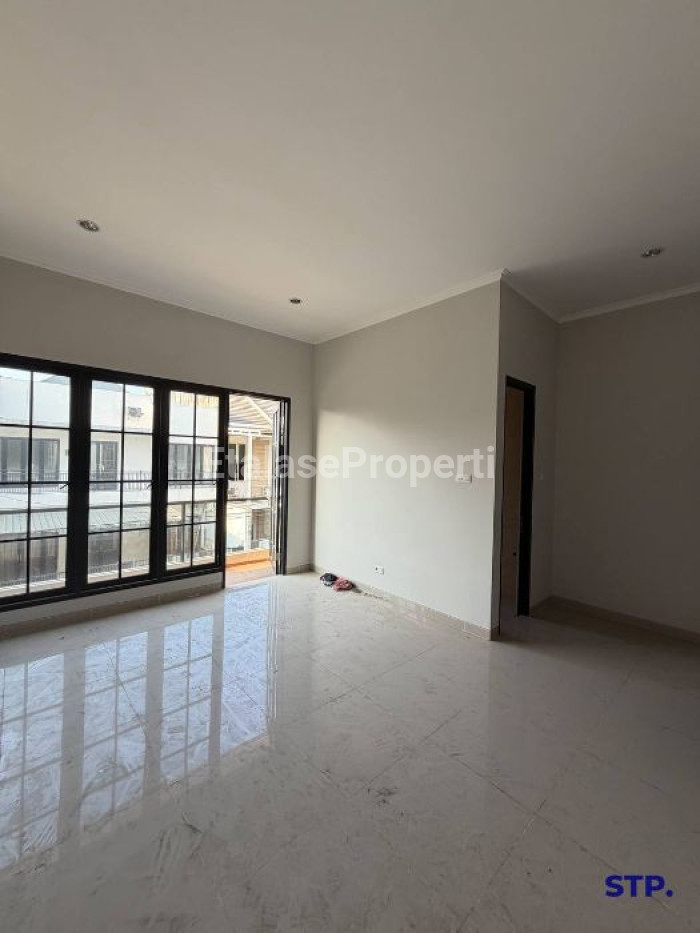 Foto properti Rumah Baru Modern 2 Lantai Di Rungkut Harapan 8