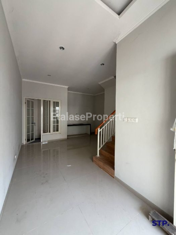 Foto properti Rumah Baru Modern 2 Lantai Di Rungkut Harapan 3