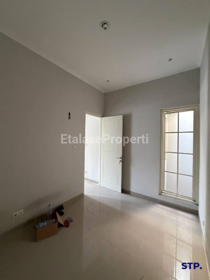 Foto properti Rumah Baru Modern 2 Lantai Di Rungkut Harapan 6