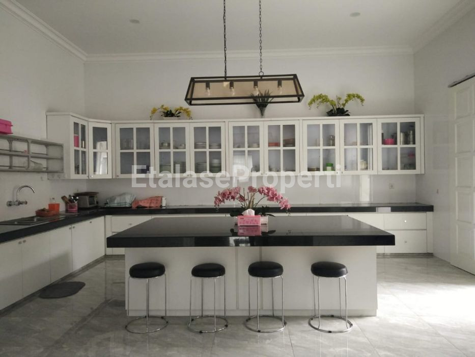 Foto properti JUAL Villa Prigen Baru + Bagus + Siap Huni 1