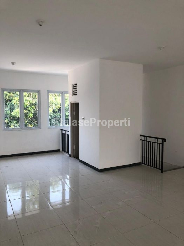 Foto properti JUAL Ruko 2Lt Jalan Raya 0 3