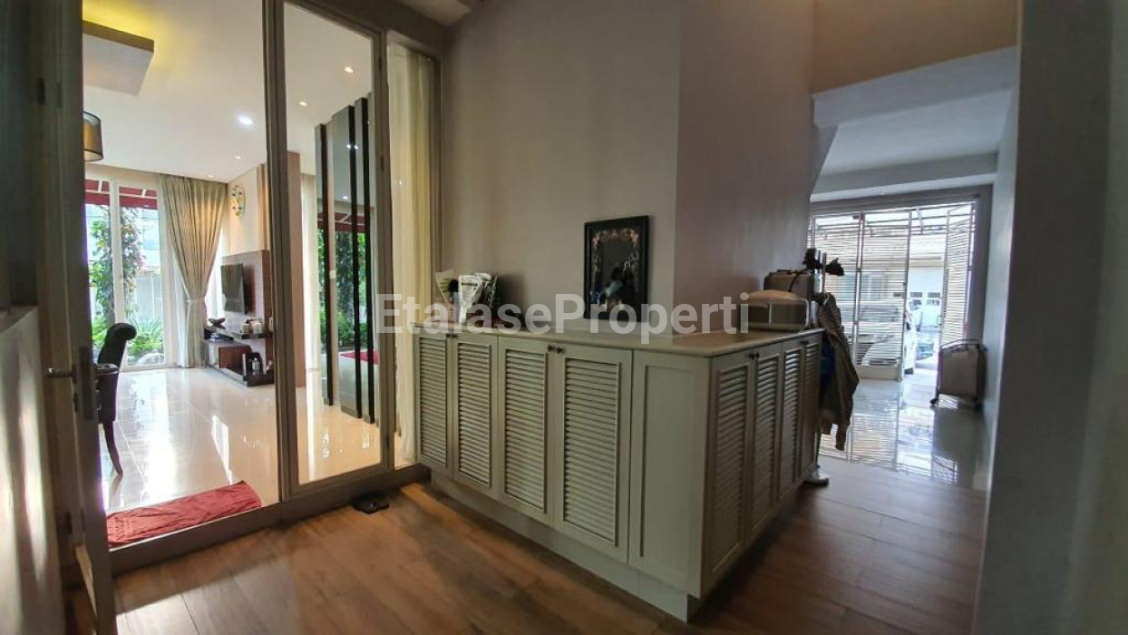 Foto properti Dijual Rumah Hook Minimalis Pakuwon Indah, Cluster The Mansion 3