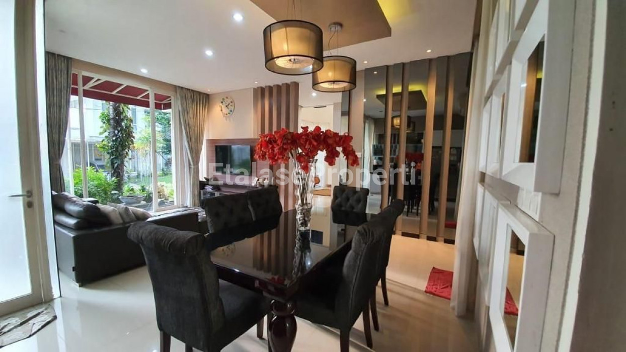 Foto properti Dijual Rumah Hook Minimalis Pakuwon Indah, Cluster The Mansion 4