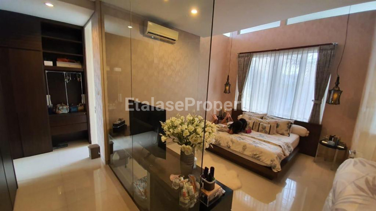 Foto properti Dijual Rumah Hook Minimalis Pakuwon Indah, Cluster The Mansion 7