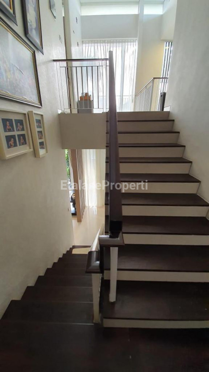 Foto properti Dijual Rumah Hook Minimalis Pakuwon Indah, Cluster The Mansion 9