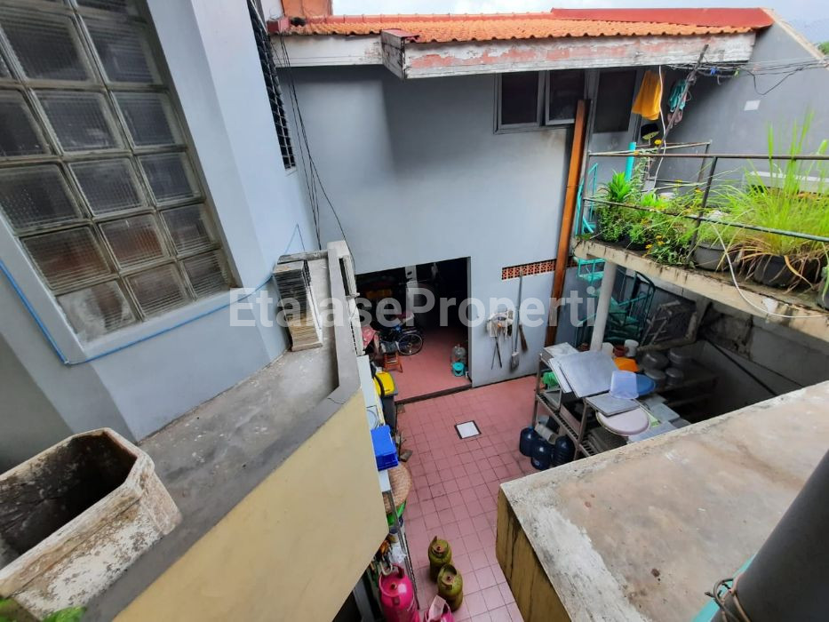 Foto properti Dijual Rumah Usaha Di Jalan Kembar Gayungsari Barat 2