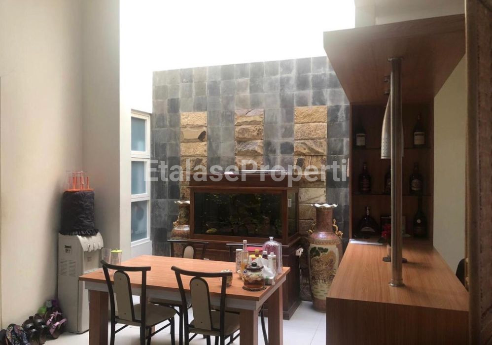 Foto properti Dijual Rumah Bagus Minimalis Tenggilis Mejoyo Utara - Dekat Ubaya 3