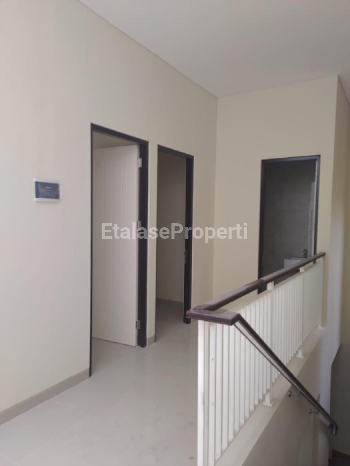 Foto properti Dijual Rumah Minimalis Pol Rungkut Asri Utara (2 Unit) Dekat Merr 2