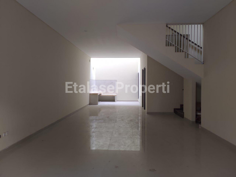 Foto properti Dijual Rumah Minimalis Pol Rungkut Asri Utara (2 Unit) Dekat Merr 4