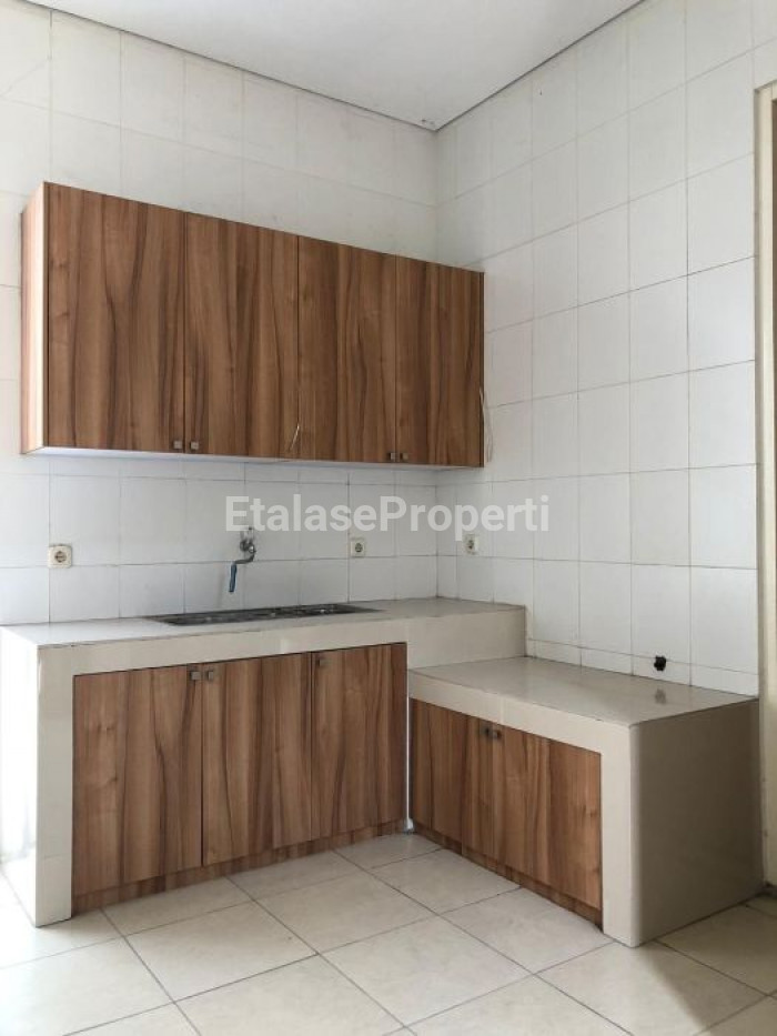 Foto properti Dijual Murah Rumah Graha Famili Blok L, Ada Kolam Renang 2