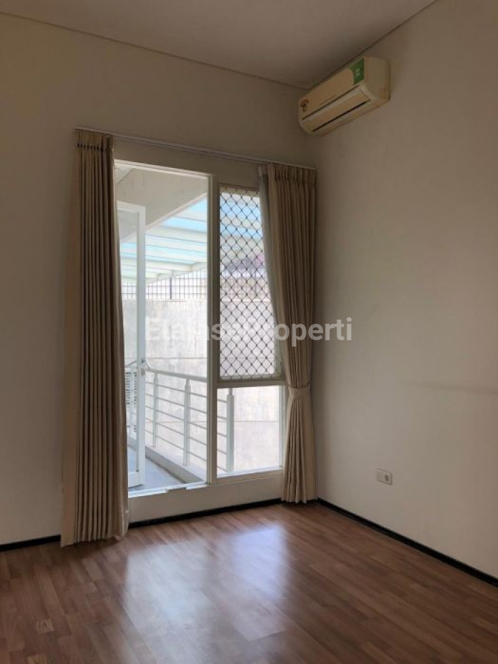 Foto properti Dijual Murah Rumah Graha Famili Blok L, Ada Kolam Renang 5