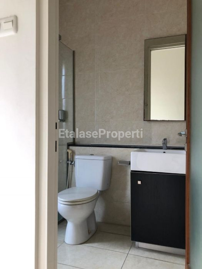 Foto properti Dijual Murah Rumah Graha Famili Blok L, Ada Kolam Renang 6