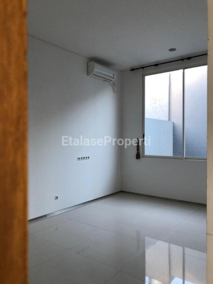 Foto properti Dijual Rumah Minimalis Baru Gress Dian Istana, Park Avenue 5