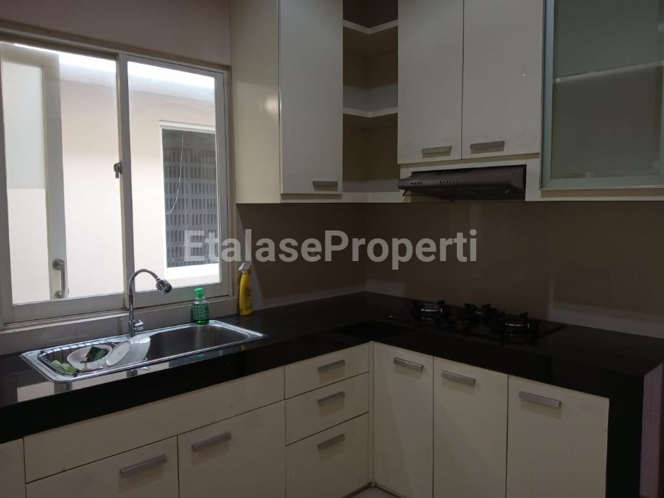 Foto properti Disewakan Rumah Modern Siap Huni & Terawat Alam Galaxy Surabaya Barat 2