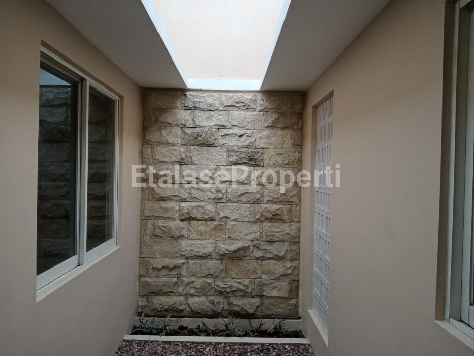 Foto properti Disewakan Rumah Modern Siap Huni & Terawat Alam Galaxy Surabaya Barat 5