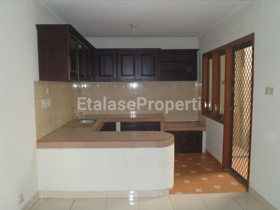 Foto properti Disewakan Murah Rumah Siap Huni Di Manukan 2