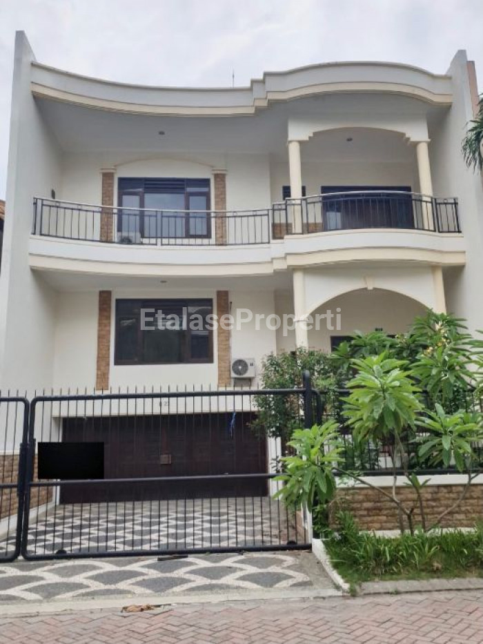Foto properti Disewakan Rumah Terawat Siap Huni Di Graha Famili Blok R 1