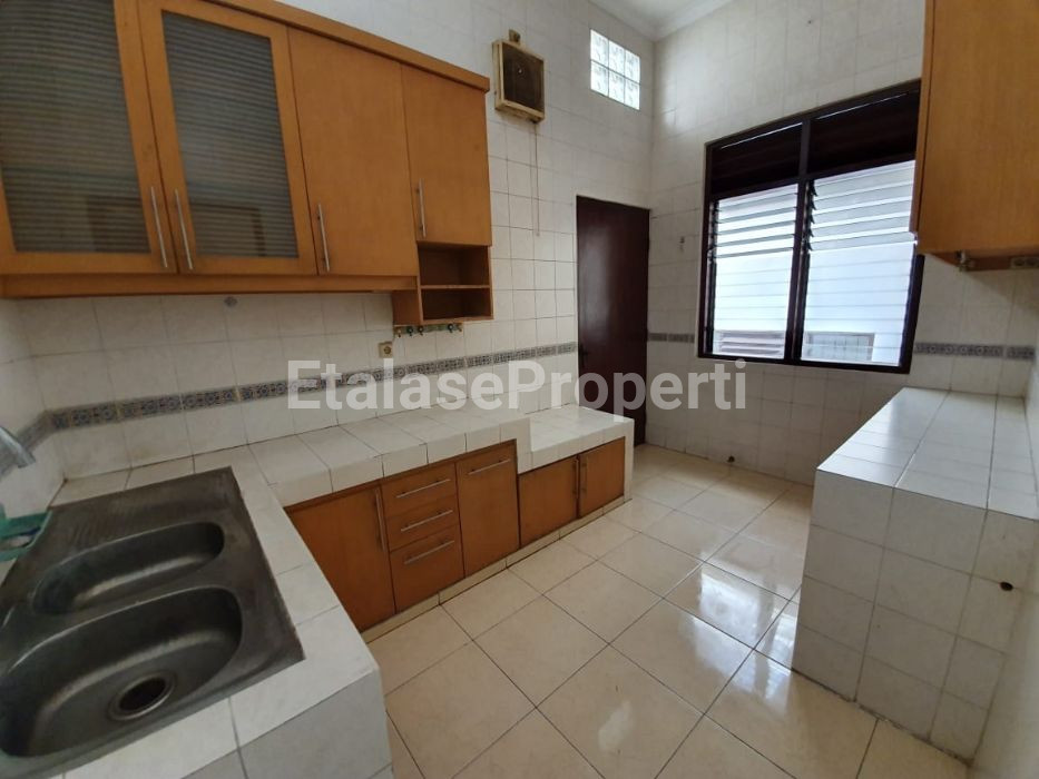 Foto properti Disewakan Rumah Terawat Siap Huni Di Graha Famili Blok R 3