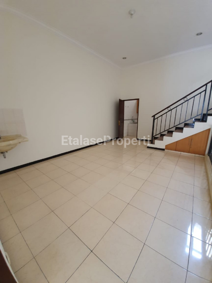 Foto properti Disewakan Rumah Terawat Siap Huni Di Graha Famili Blok R 5