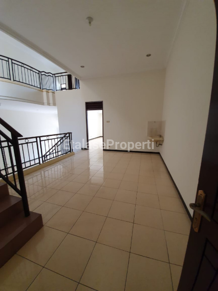 Foto properti Disewakan Rumah Terawat Siap Huni Di Graha Famili Blok R 6