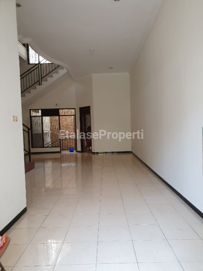 Foto properti Disewakan Rumah Terawat Siap Huni Di Graha Famili Blok R 7
