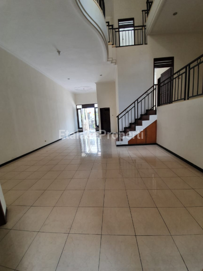 Foto properti Disewakan Rumah Terawat Siap Huni Di Graha Famili Blok R 8
