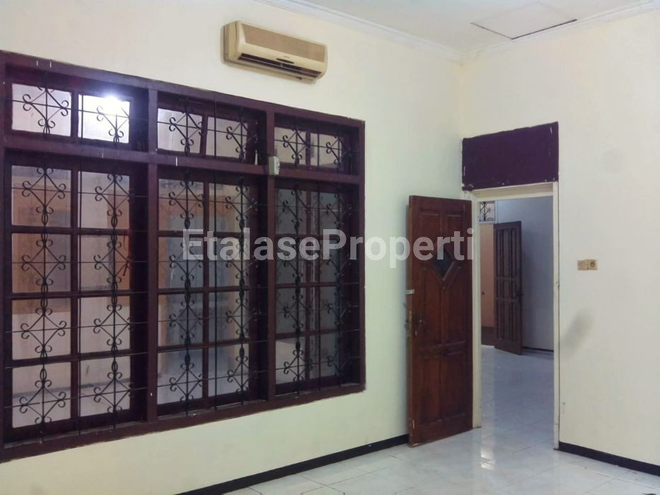 Foto properti Dijual Cepat Rumah 2 Lantai Daerah Gayungsari Gayungan Surabaya 2