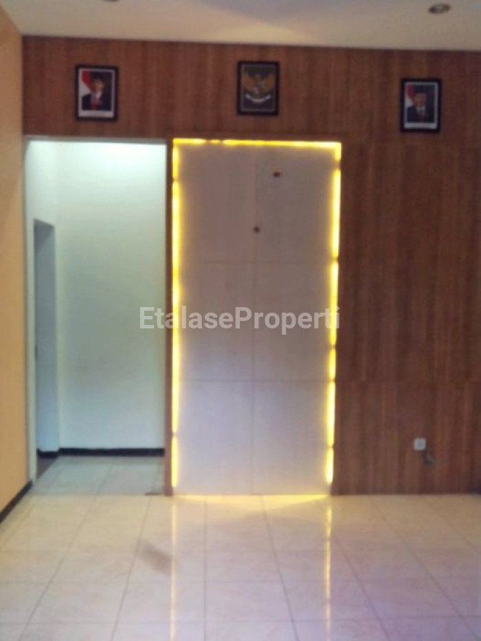 Foto properti Dijual Cepat Rumah 2 Lantai Daerah Gayungsari Gayungan Surabaya 4