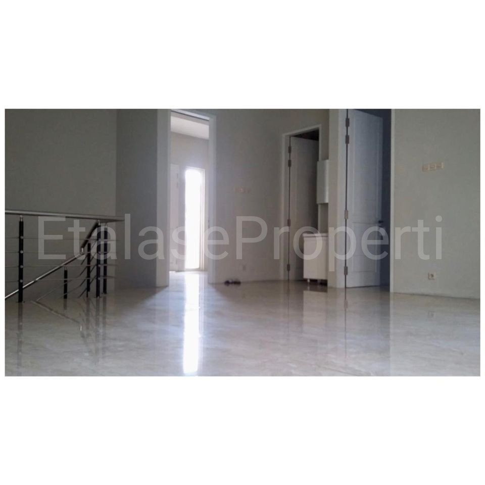 Foto properti Rumah Darmo Indah Surabaya Dijual Cepat 2