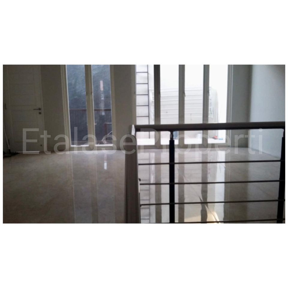 Foto properti Rumah Darmo Indah Surabaya Dijual Cepat 4
