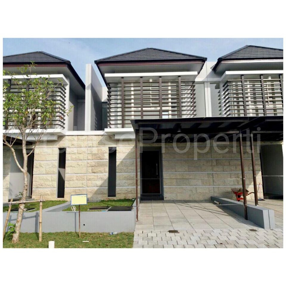 Foto properti Rumah Graha Natura Surabaya Barat Dijual Cepat 1