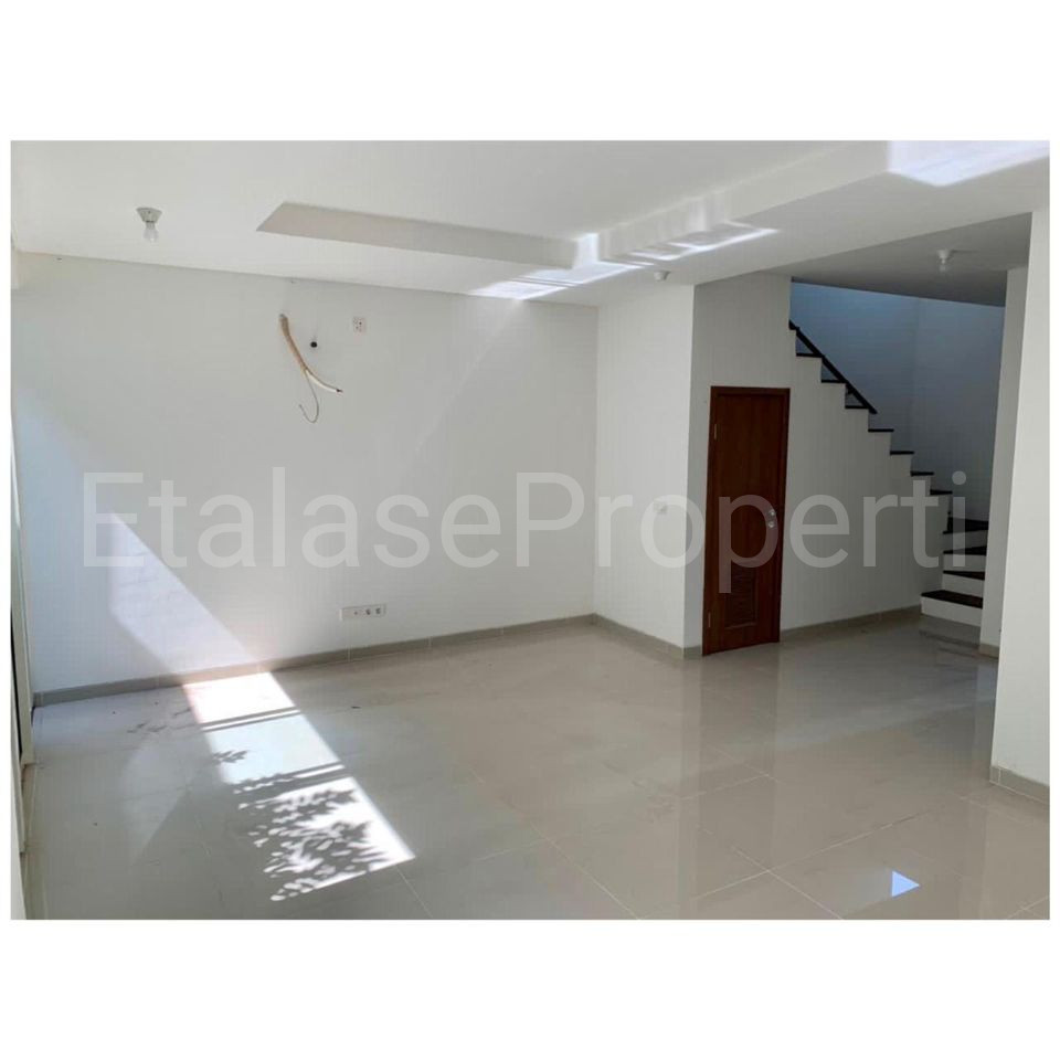 Foto properti Rumah Graha Natura Surabaya Barat Dijual Cepat 3