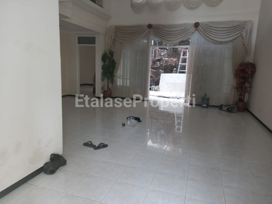 Foto properti Dijual Rumah Siap Pakai Di Jalan Sutorejo Timur 7