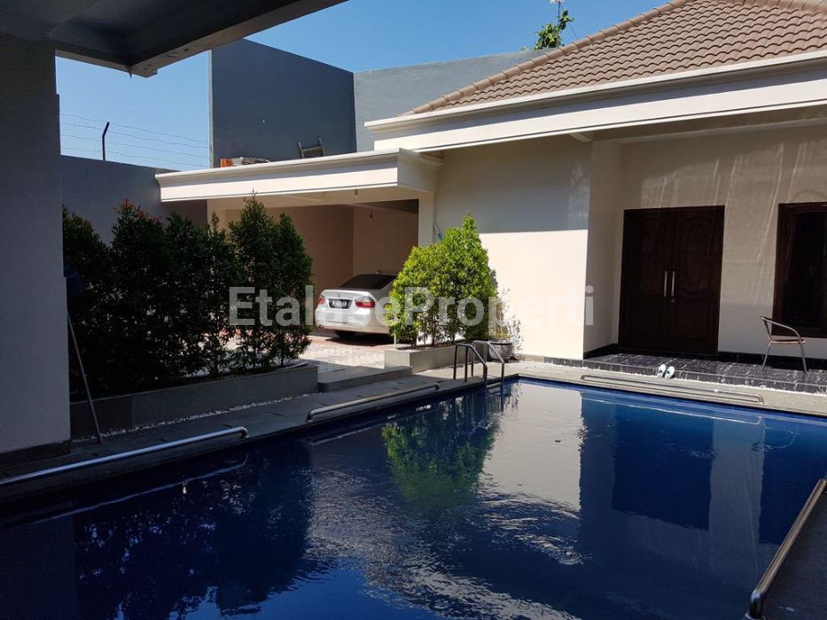 Foto properti Rumah Yos Sudarso 525m² Sidoarjo  Dg Kolam Renang 3