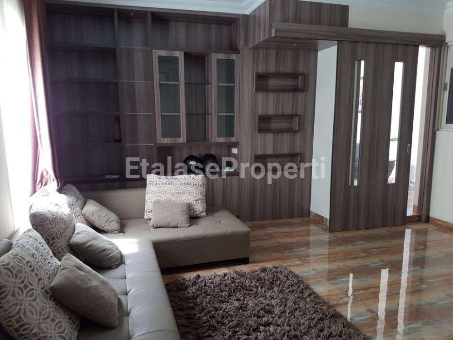 Foto properti Rumah Yos Sudarso 525m² Sidoarjo  Dg Kolam Renang 4