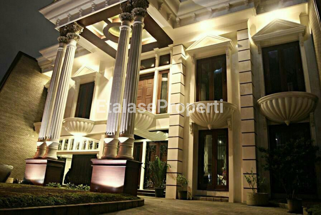 Foto properti JUAL RUMAH ISTANA ISTIMEWA Lokasi Di Jalan Sumatera 1