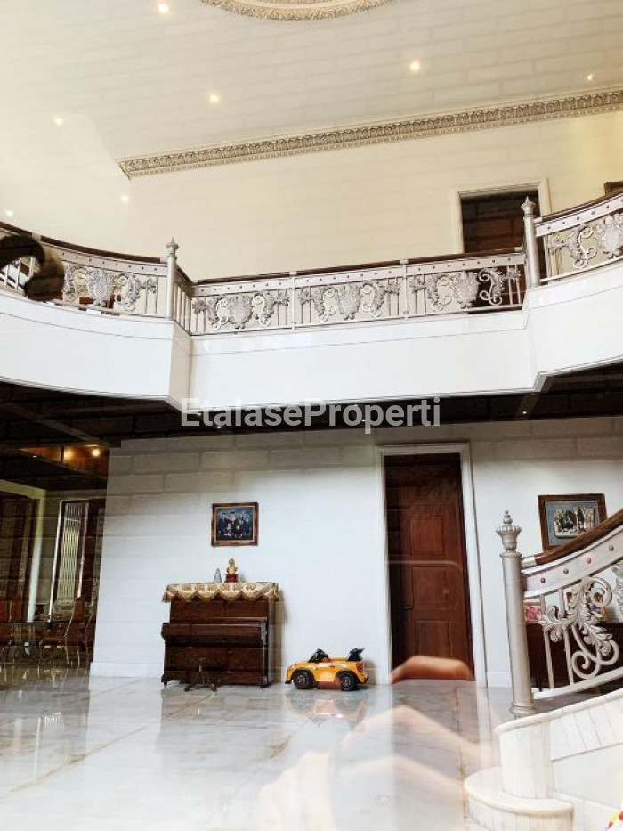 Foto properti JUAL RUMAH ISTANA ISTIMEWA Lokasi Di Jalan Sumatera 3