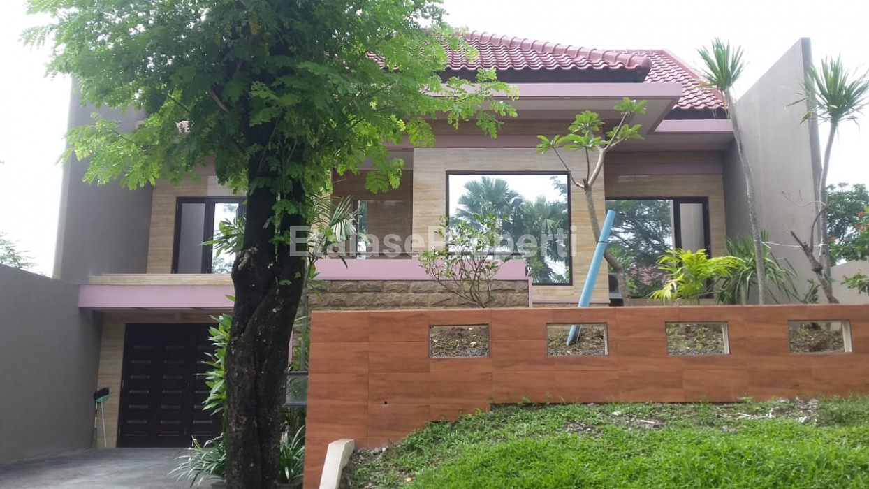 Foto properti Dijual Rumah 2 LT Mewah  Lingkungan Premium 1