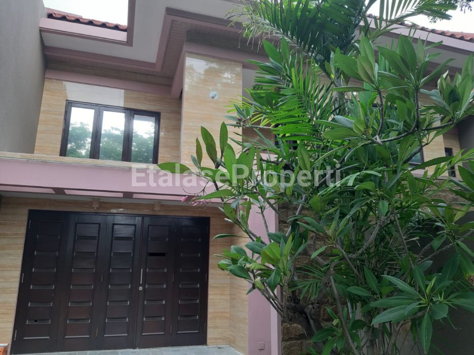Foto properti Dijual Rumah 2 LT Mewah  Lingkungan Premium 4