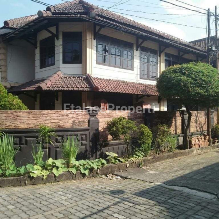 Foto properti Dijual Rumah Pojok Hook Mewah..ciamik. Lokasi Strategis. Nyaman 1