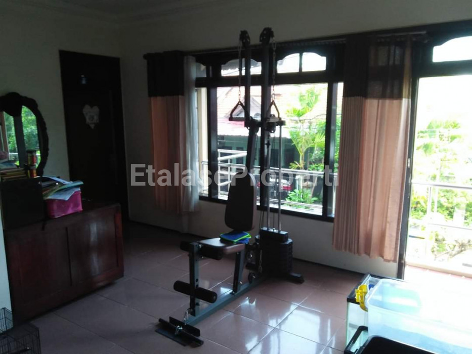 Foto properti Dijual Rumah Pojok Hook Mewah..ciamik. Lokasi Strategis. Nyaman 4