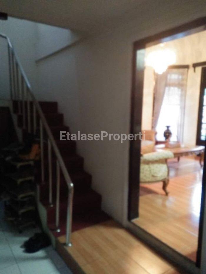 Foto properti Dijual Rumah Pojok Hook Mewah..ciamik. Lokasi Strategis. Nyaman 8